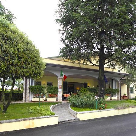 Albergo La Quiete 데센자노델가르다 외부 사진