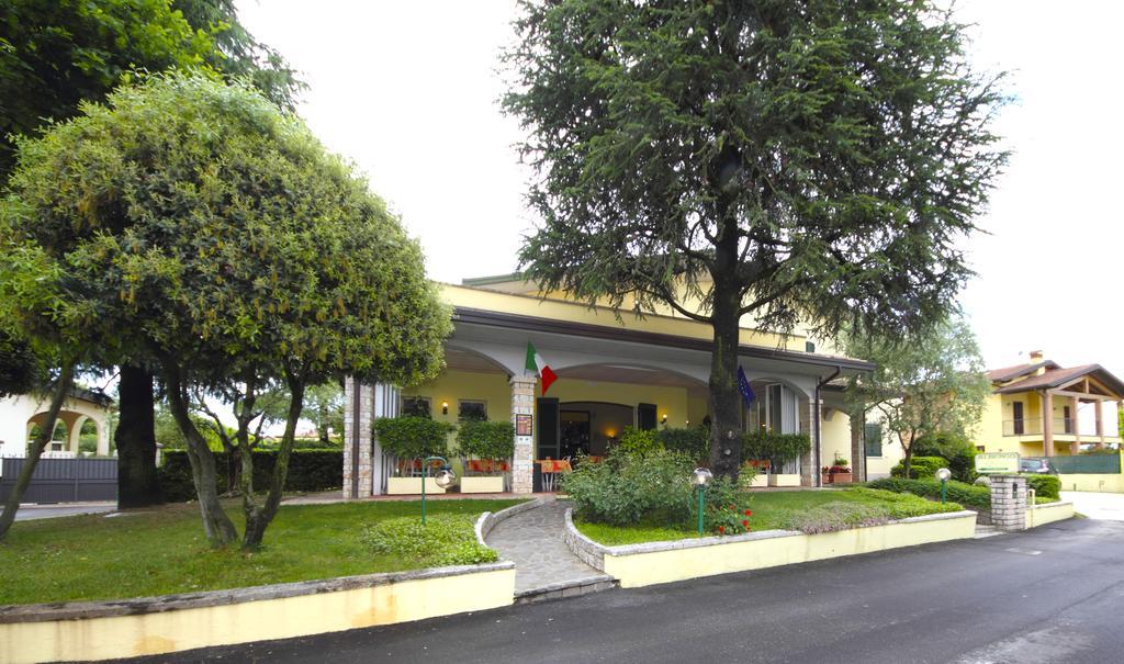 Albergo La Quiete 데센자노델가르다 외부 사진