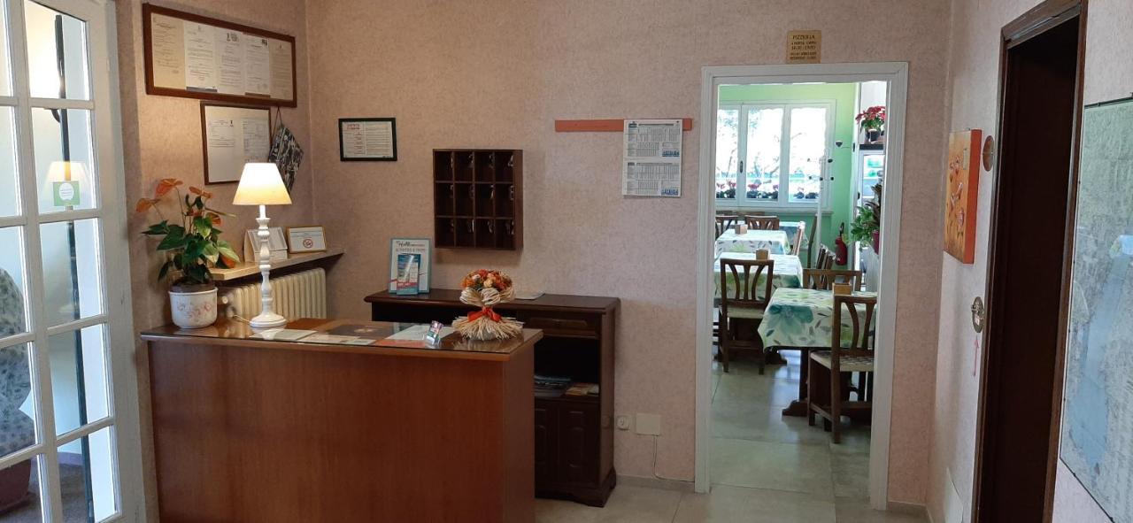 Albergo La Quiete 데센자노델가르다 외부 사진