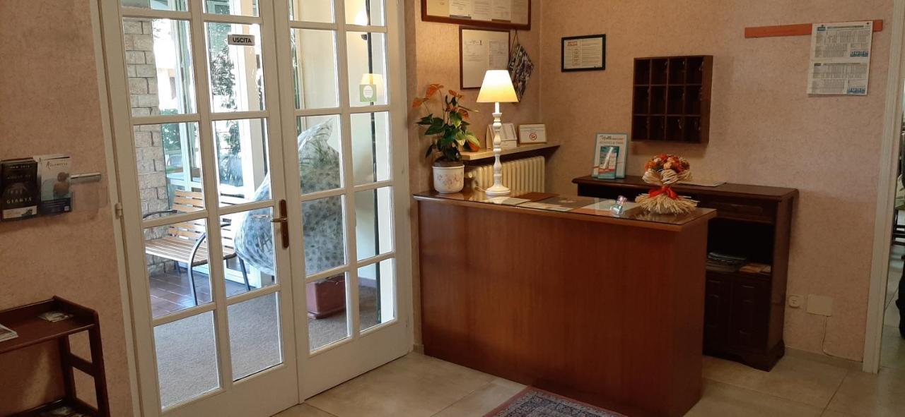Albergo La Quiete 데센자노델가르다 외부 사진